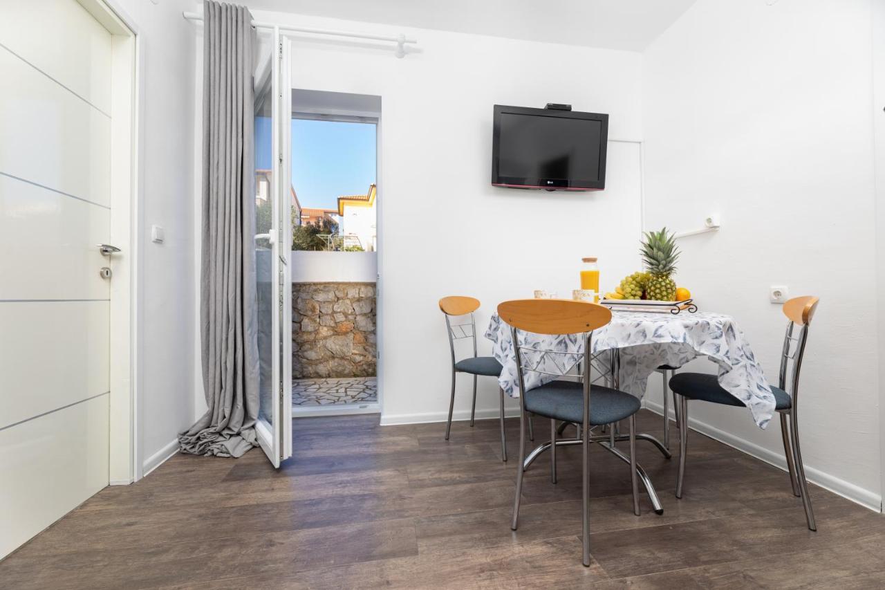 Apartments Aisa* Countryside Holiday Just 500M From The Beach! Krk Town Exteriör bild