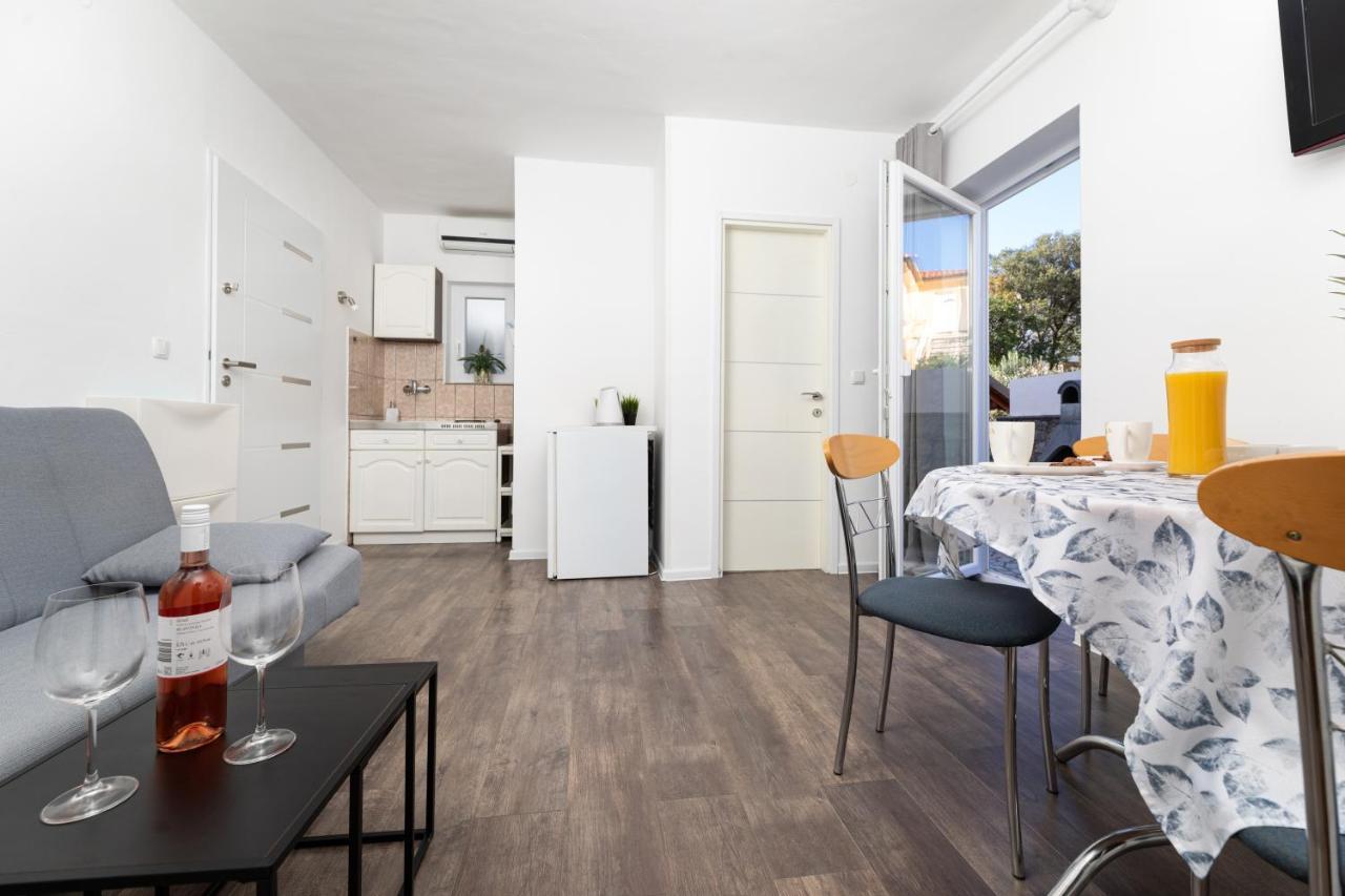Apartments Aisa* Countryside Holiday Just 500M From The Beach! Krk Town Exteriör bild